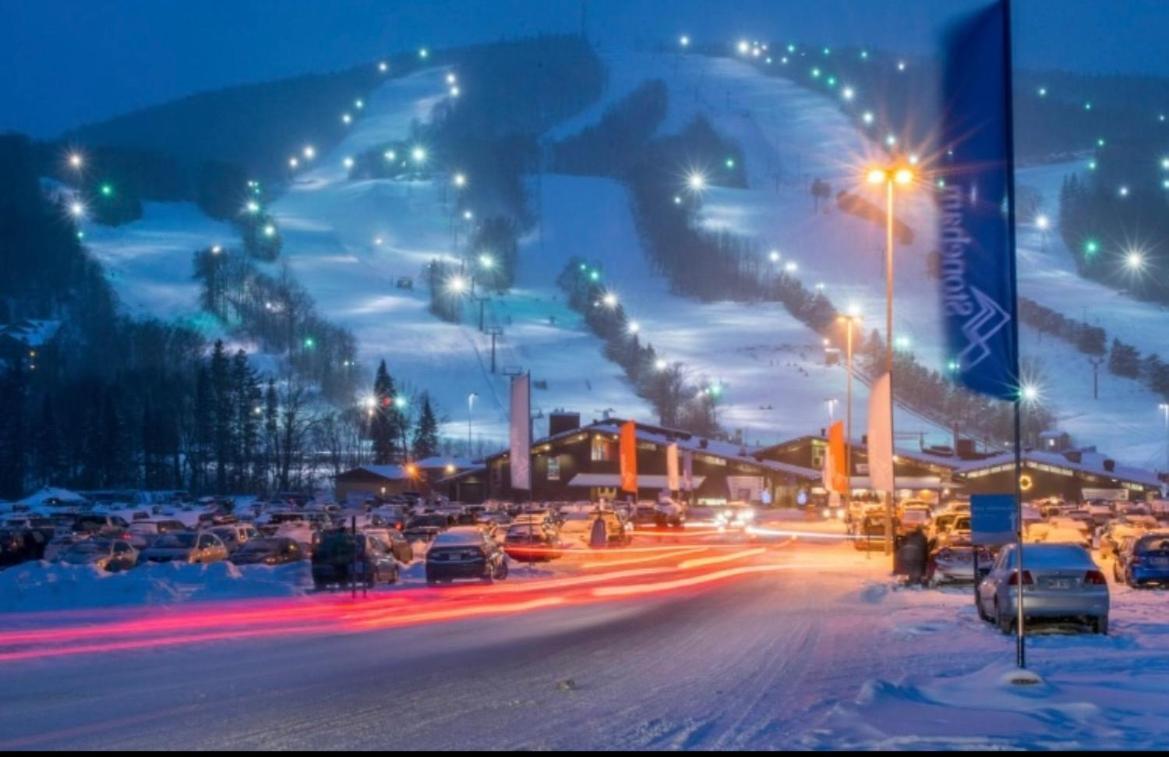 Condo Ski-In Ski-Out Stoneham Ngoại thất bức ảnh
