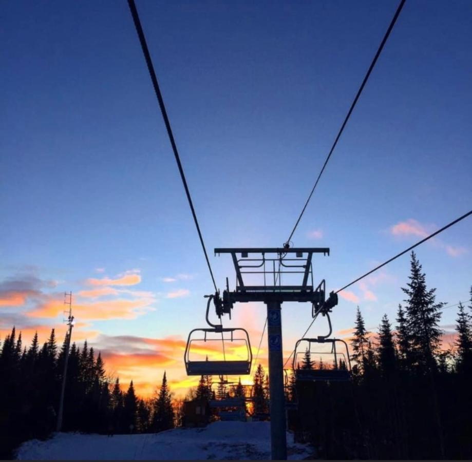 Condo Ski-In Ski-Out Stoneham Ngoại thất bức ảnh